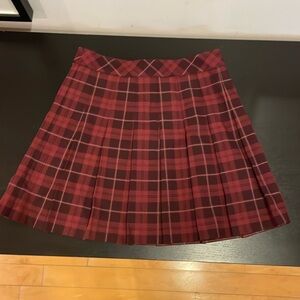Aritzia Sunday Best Olive Micro Mini Skirt in Red Plaid/Tartan. Size 2